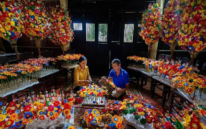 H&agrave;nh tr&igrave;nh trải nghiệm l&agrave;ng hoa giấy Thanh Ti&ecirc;n ở Huế 2