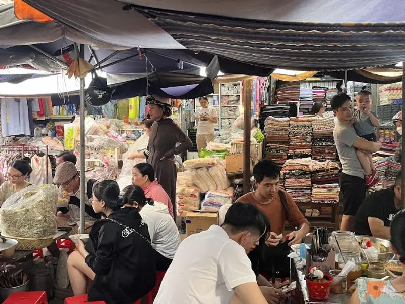 Khám phá Chợ Tây Lộc Huế: Điểm đến vui chơi, mua sắm và ăn uống 8
