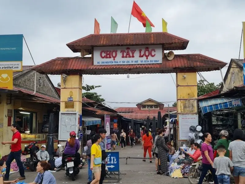 Khám phá Chợ Tây Lộc Huế: Điểm đến vui chơi, mua sắm và ăn uống 2