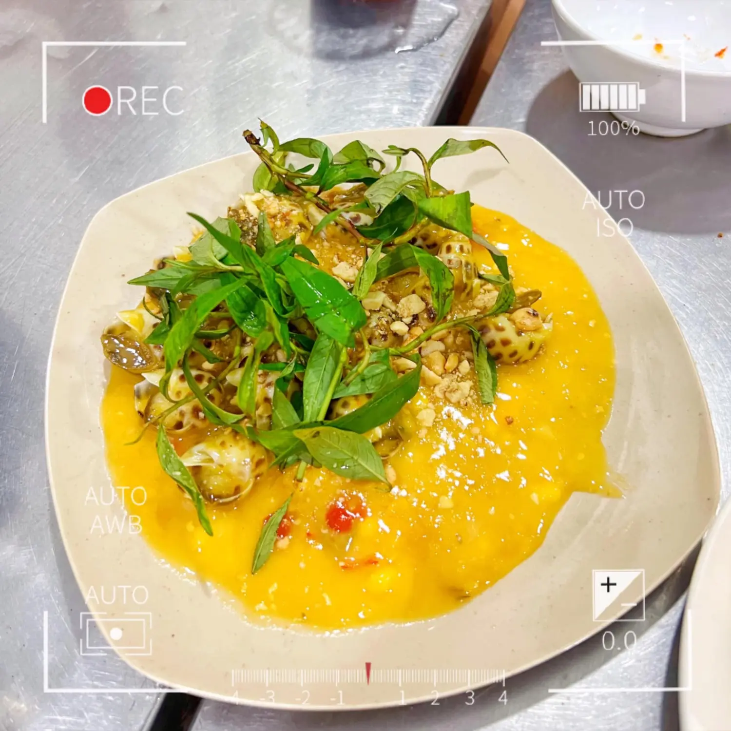 Kh&aacute;m ph&aacute; Food tour Huế cực chất của c&ocirc; bạn Thương Thương 7