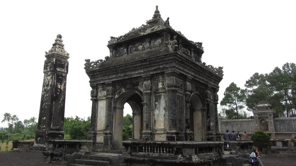 Kinh nghiệm kh&aacute;m ph&aacute; 7 lăng tẩm Huế đầy đủ v&agrave; bổ &iacute;ch nhất 11