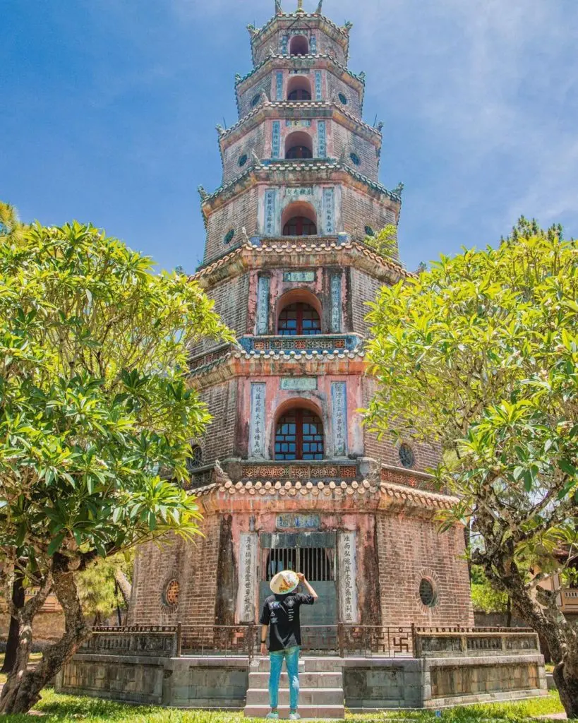 Review c&aacute;c ch&ugrave;a ở Huế m&agrave; bạn kh&ocirc;ng n&ecirc;n bỏ qua! 4