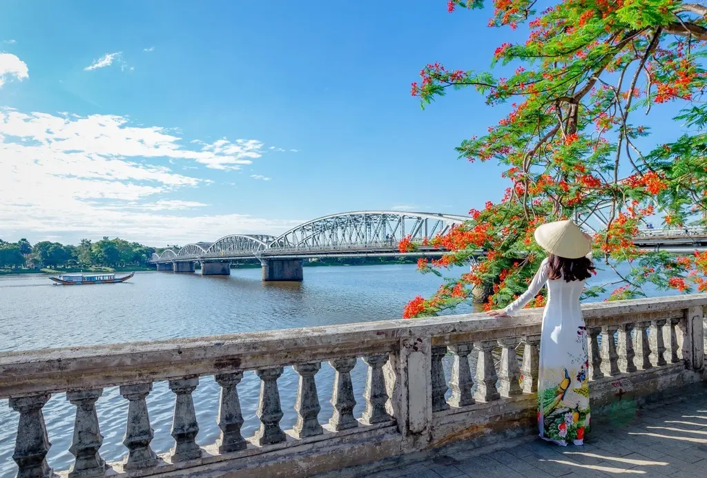Review du lịch Huế 3 ng&agrave;y 2 đ&ecirc;m xuất ph&aacute;t từ Hội An 3