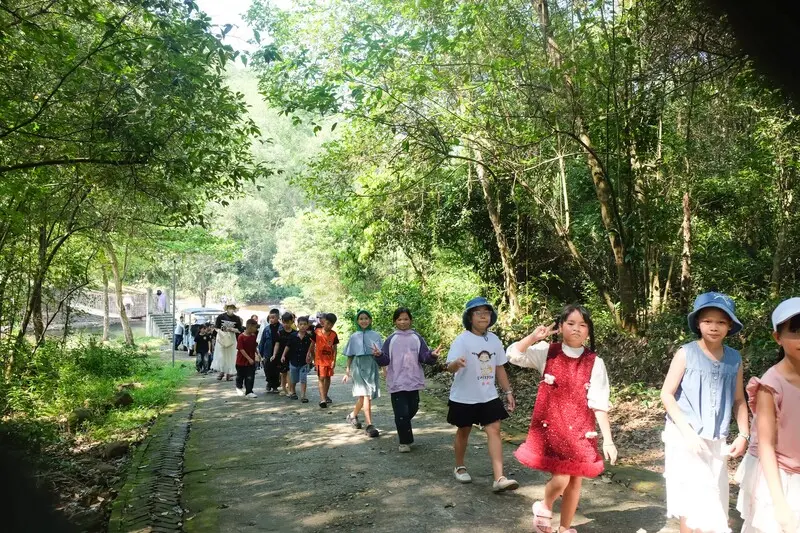 Suối kho&aacute;ng n&oacute;ng Alba Thanh T&acirc;n: Review tọa độ 3