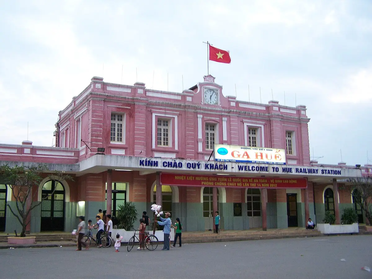 Tham khảo ngay b&agrave;i review du lịch Huế của Trung Nguyễn 10
