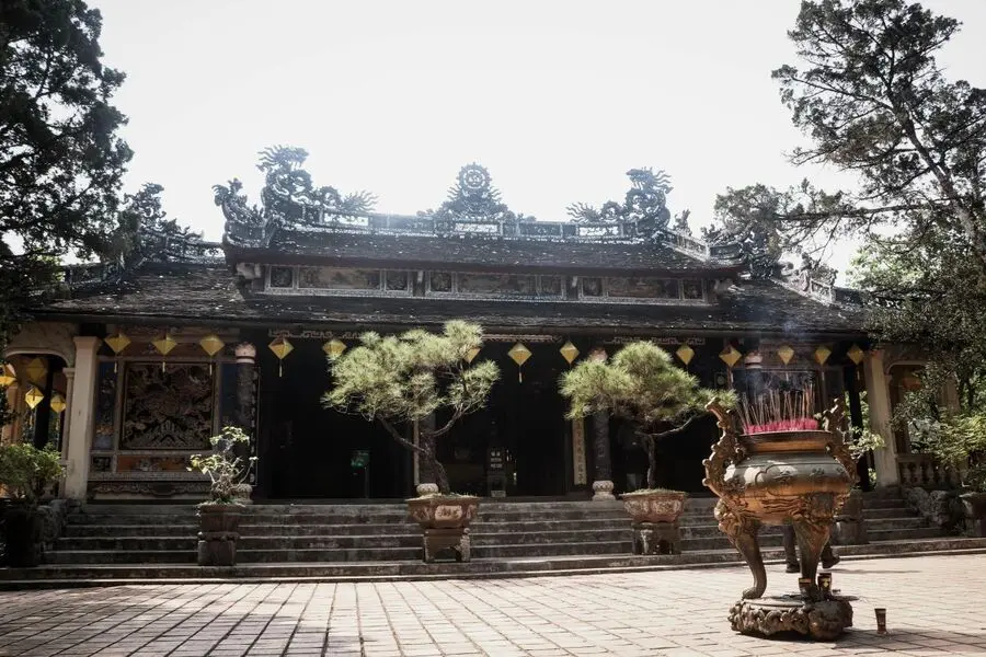 Về Ch&ugrave;a Từ Hiếu tham quan kh&ocirc;ng gian t&acirc;m linh nhẹ nh&agrave;ng 6