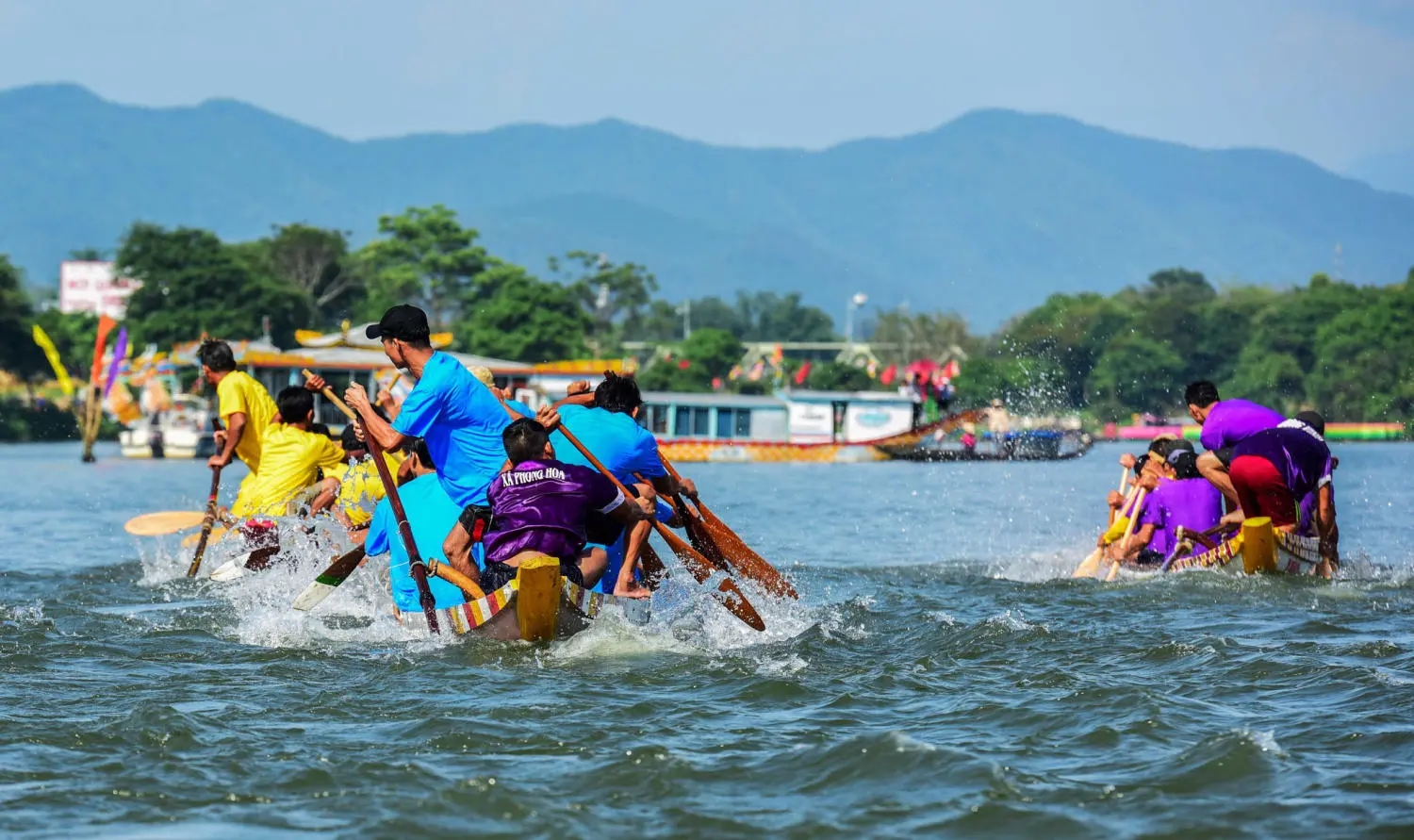 Hội đua ghe truyền thống - Tưng bừng tham gia lễ hội độc đ&aacute;o tại Cố đ&ocirc; Huế 4