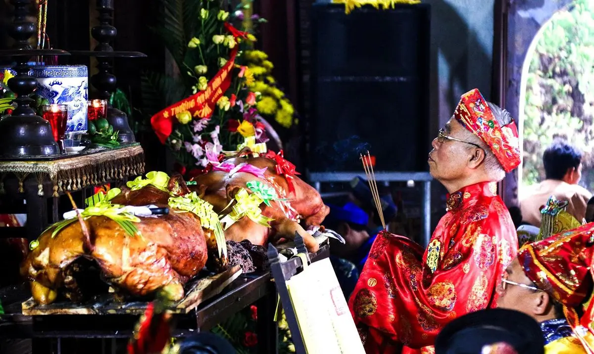 Lễ điện H&ograve;n Ch&eacute;n - Sự kết hợp h&agrave;i h&ograve;a giữa t&iacute;n ngưỡng d&acirc;n gian v&agrave; nghi thức cung đ&igrave;nh 12