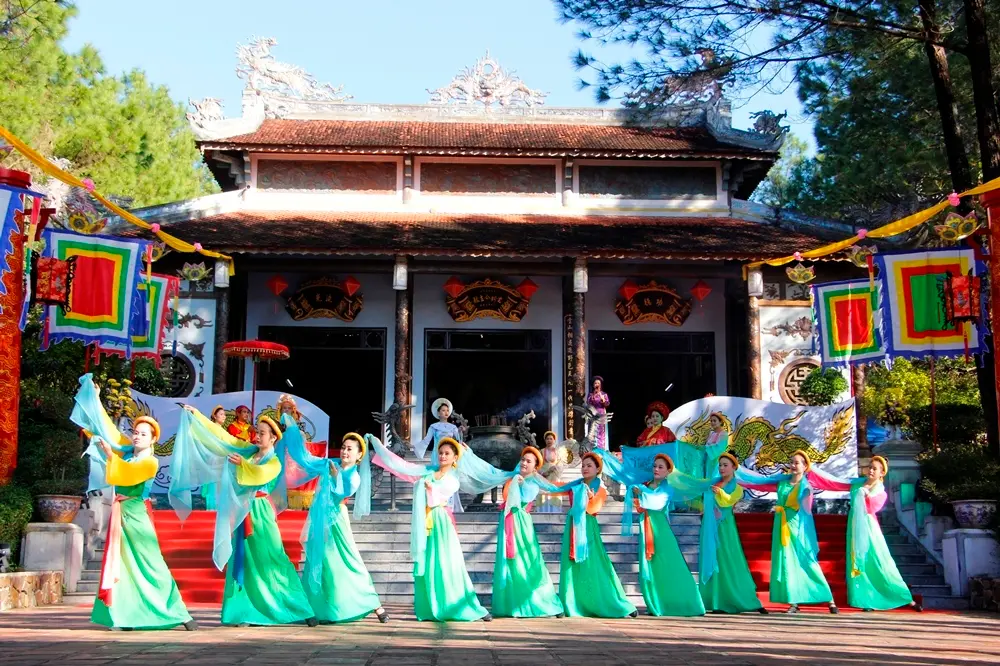 Lễ hội đền Huyền Tr&acirc;n C&ocirc;ng Ch&uacute;a - Lễ hội Tưởng nhớ c&aacute;c bậc tiền nh&acirc;n tại Thừa Thi&ecirc;n - Huế 7
