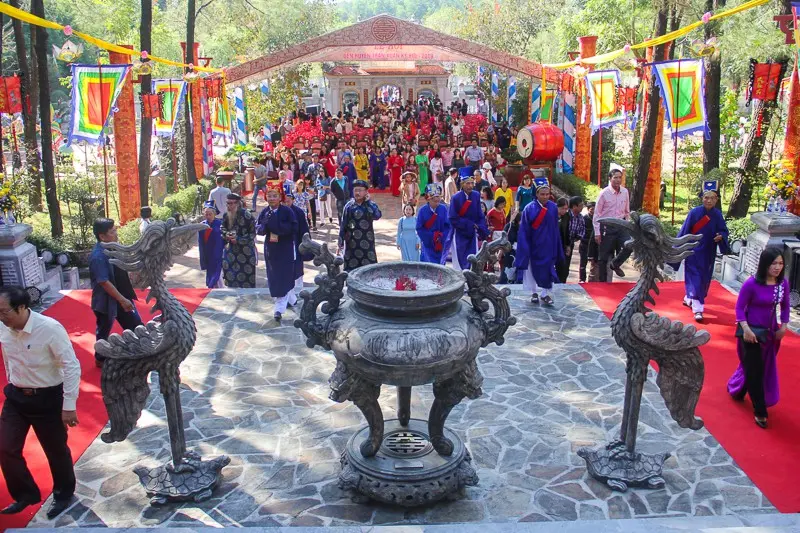 Lễ hội đền Huyền Tr&acirc;n C&ocirc;ng Ch&uacute;a - Lễ hội Tưởng nhớ c&aacute;c bậc tiền nh&acirc;n tại Thừa Thi&ecirc;n - Huế 6