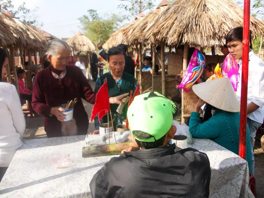 Năm mới Tết đến h&ograve;a c&ugrave;ng kh&ocirc;ng kh&iacute; tươi vui tại lễ hội B&agrave;i Ch&ograve;i 8