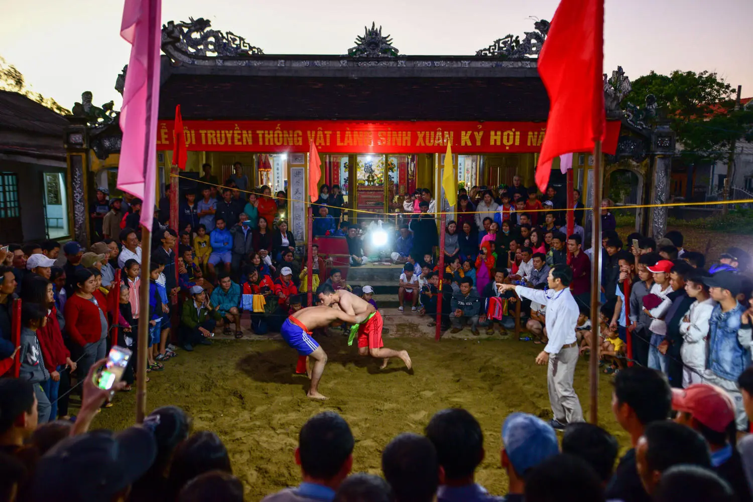 Về Huế xem Hội vật L&agrave;ng S&igrave;nh đầu xu&acirc;n v&ocirc; c&ugrave;ng th&uacute; vị 4