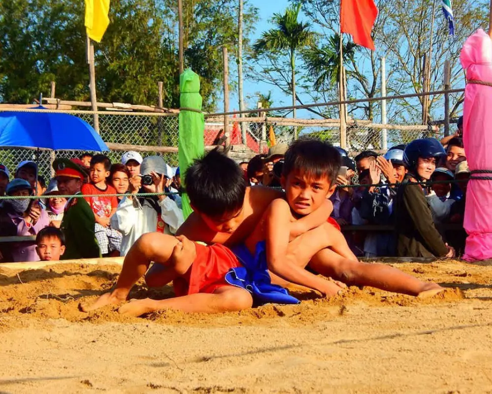 Về Huế xem Hội vật L&agrave;ng S&igrave;nh đầu xu&acirc;n v&ocirc; c&ugrave;ng th&uacute; vị 6