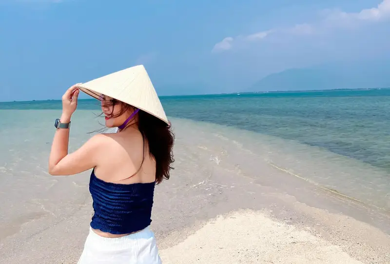 Đảo Điệp Sơn với con đường ẩn hiện độc đ&aacute;o nhất Việt Nam 15