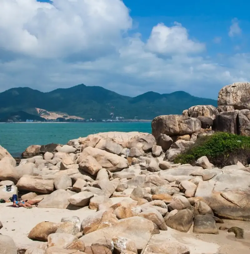 Kh&aacute;m ph&aacute; 8 b&atilde;i biển Kh&aacute;nh H&ograve;a với vẻ đẹp vạn người m&ecirc; 7