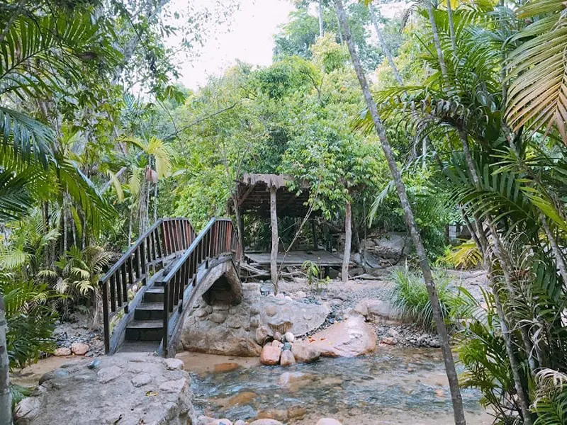Suối L&aacute;ch Kh&aacute;nh Vĩnh: Điểm &ldquo;trốn n&oacute;ng&rdquo; l&yacute; tưởng gần Nha Trang 2