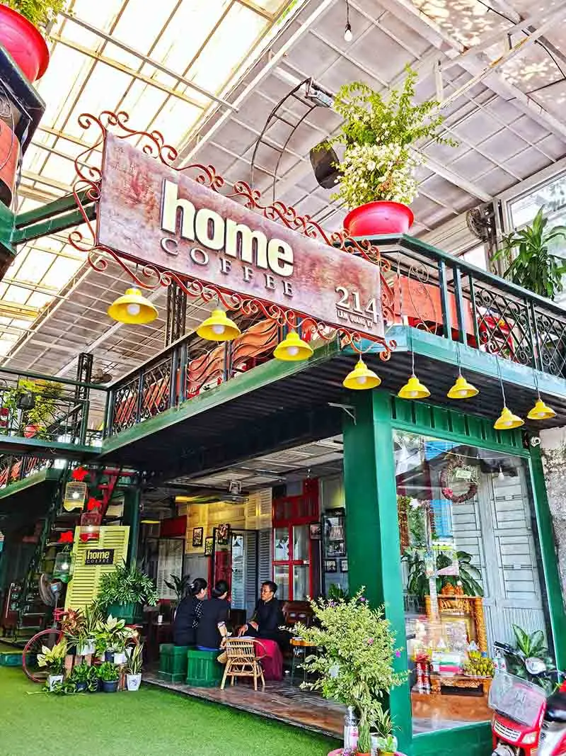 Home coffee v&agrave; kh&ocirc;ng gian mang đậm m&agrave;u sắc truyền thống 3