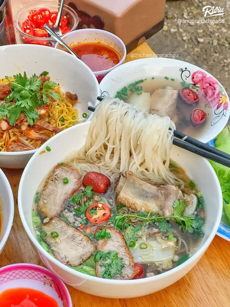 Hủ tiếu sườn hầm thảo mộc, qu&aacute;n ngon b&igrave;nh d&acirc;n tại Ki&ecirc;n Giang 4