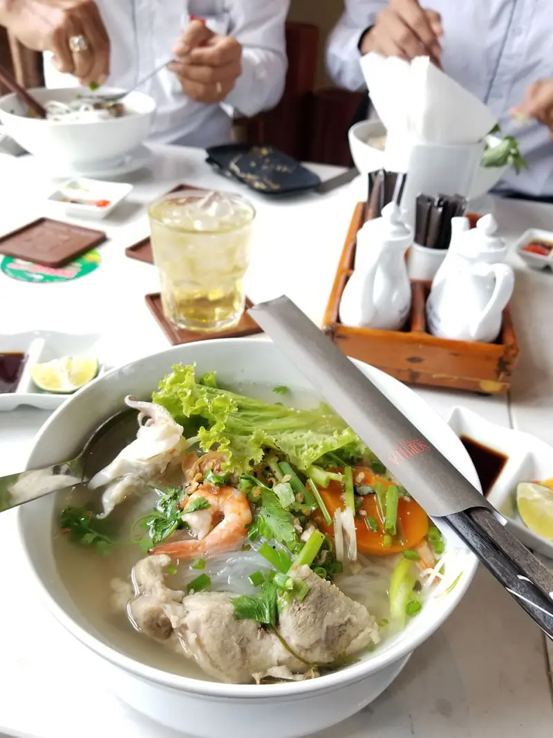 Kh&aacute;m ph&aacute; Sophia Cafe v&agrave; kh&ocirc;ng gian sang trọng, cổ điển 8