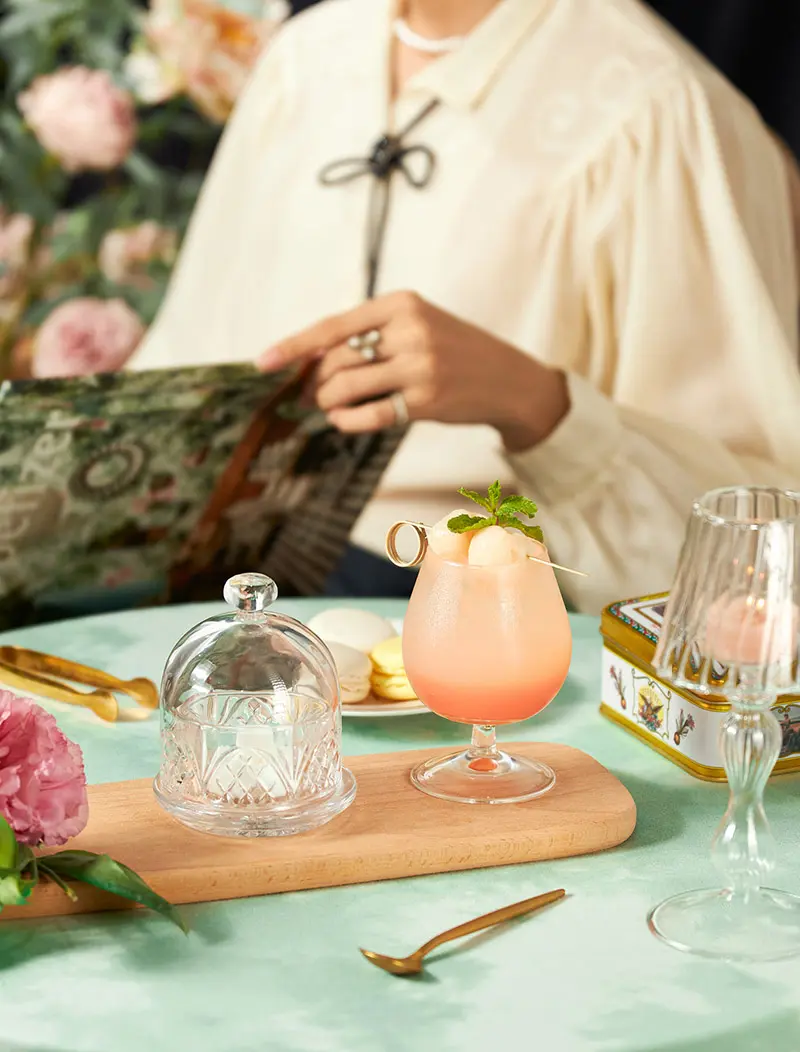 VƯU Cake Cafe, tiệm c&agrave; ph&ecirc; ch&acirc;u &Acirc;u c&ugrave;ng vẻ đẹp tựa cổ t&iacute;ch 5