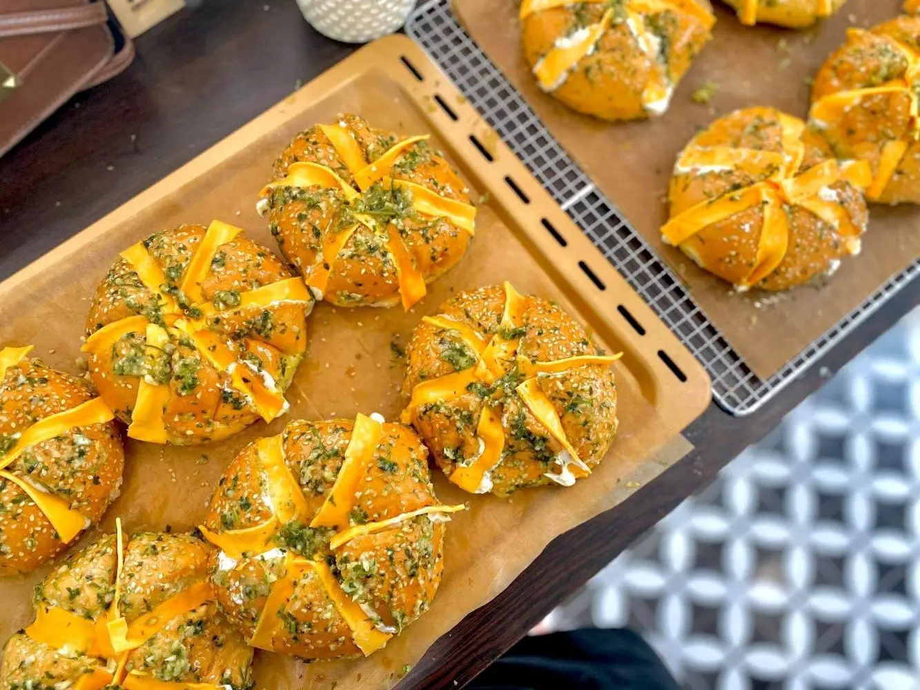 Bonn&eacute; Cafe, chốn dừng ch&acirc;n của những cơn m&ugrave;a h&egrave; dai dẳng 7