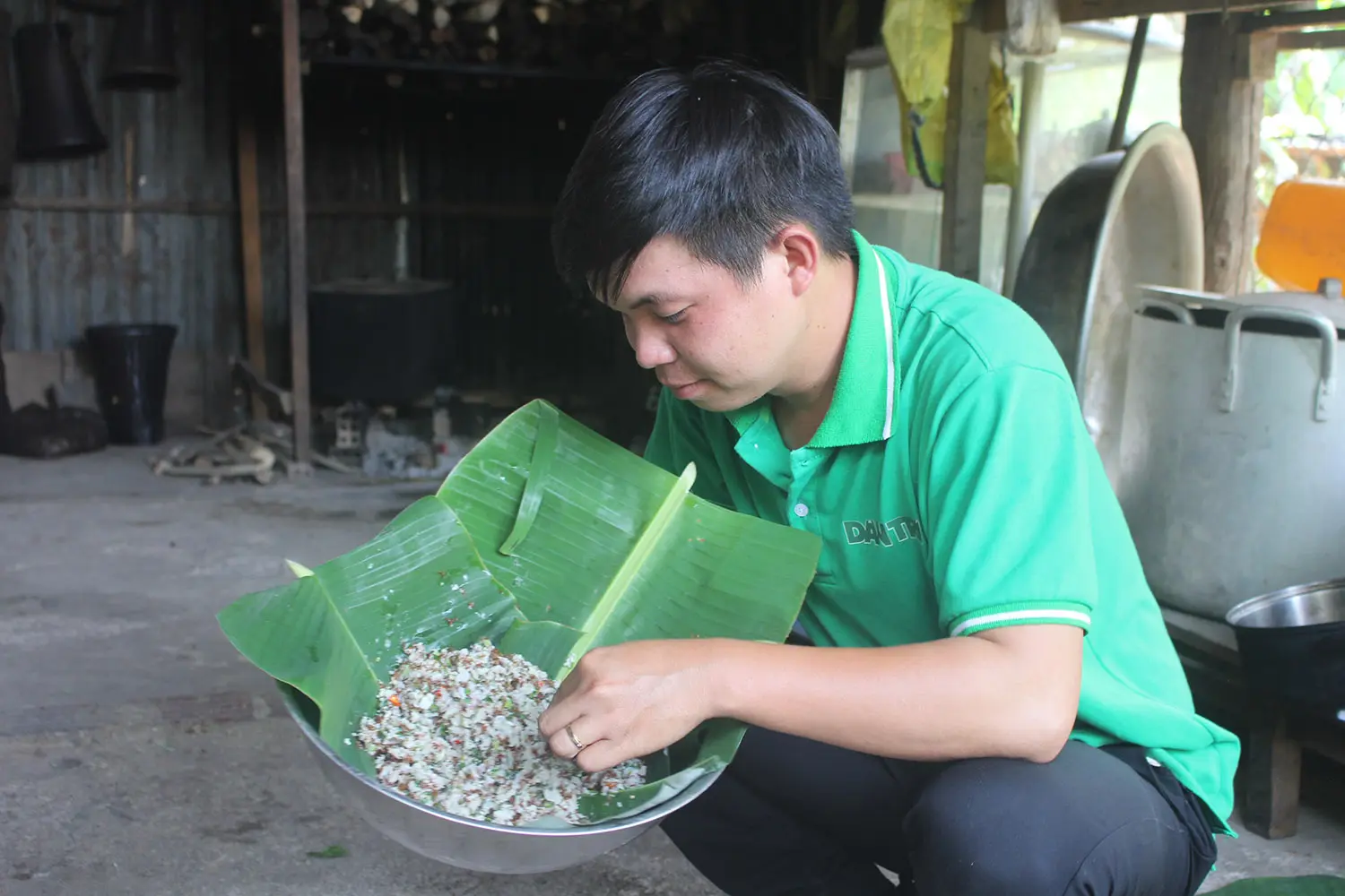 C&aacute; gỏi kiến v&agrave;ng, đặc sản độc đ&aacute;o của người d&acirc;n Rơ Măm 10
