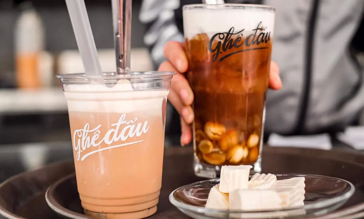Gh&eacute; Qu&aacute;n Cafe Ghế Đẩu tận hưởng kh&ocirc;ng gian đường phố đặc sắc 5