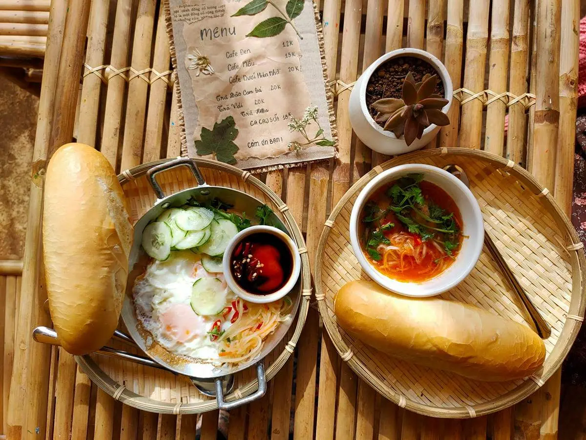 Gh&eacute; Tiệm c&agrave; ph&ecirc; Dưới Hi&ecirc;n Nh&agrave; t&igrave;m một g&oacute;c ho&agrave;i niệm th&acirc;n thương 11