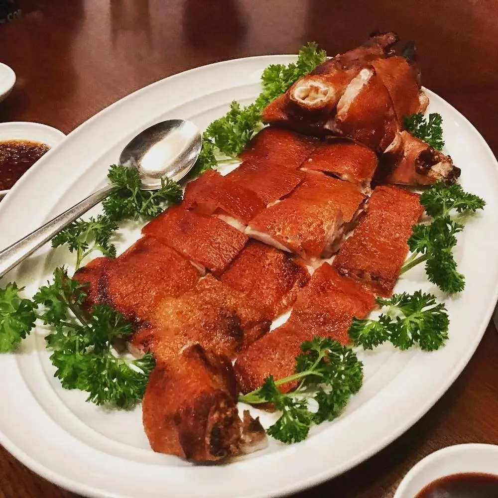 Heo Măng Đen quay, m&oacute;n ăn d&acirc;n d&atilde; nơi n&uacute;i rừng Kon Tum 5