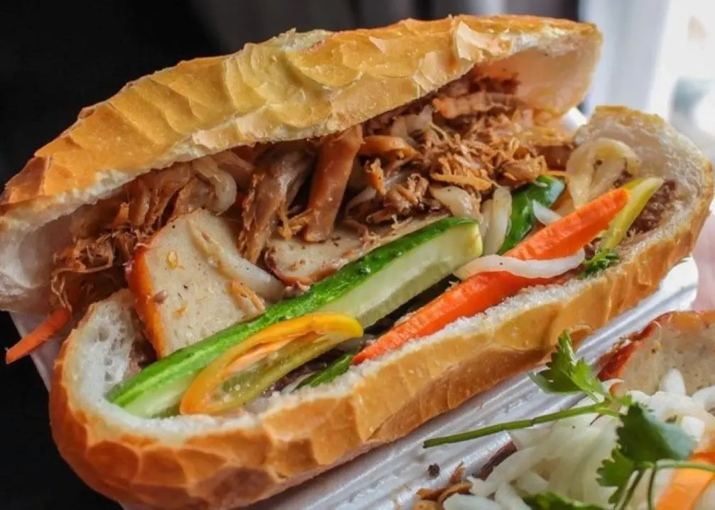 Kh&aacute;m ph&aacute; b&aacute;nh m&igrave; b&agrave; Mai nổi tiếng nhất tại Kon Tum 2