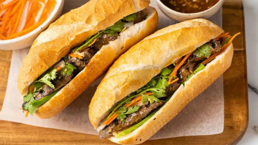 Kh&aacute;m ph&aacute; b&aacute;nh m&igrave; b&agrave; Mai nổi tiếng nhất tại Kon Tum 4