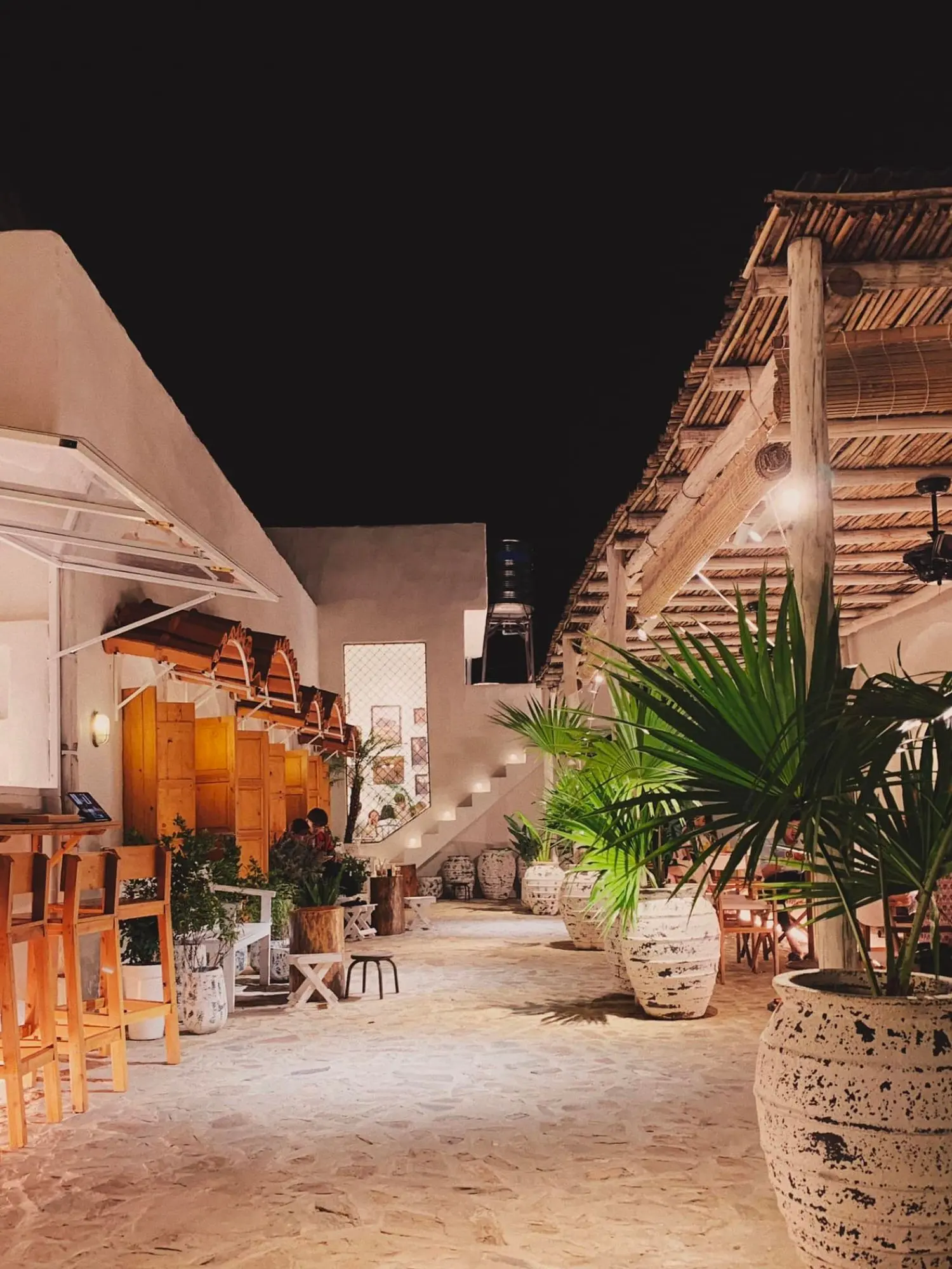Kh&aacute;m ph&aacute; L&eacute;once Coffee Kon Tum nổi bật với phong c&aacute;ch Moroccan cực chất 5