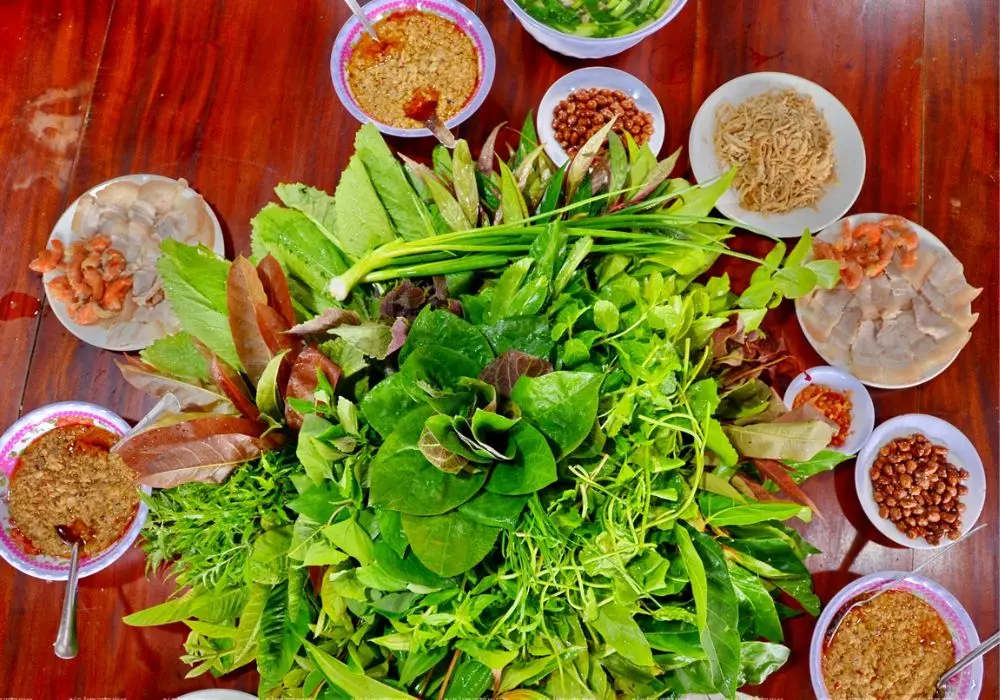 Kh&aacute;m ph&aacute; m&oacute;n Gỏi l&aacute; Kon Tum cực độc đ&aacute;o của người d&acirc;n địa phương 2