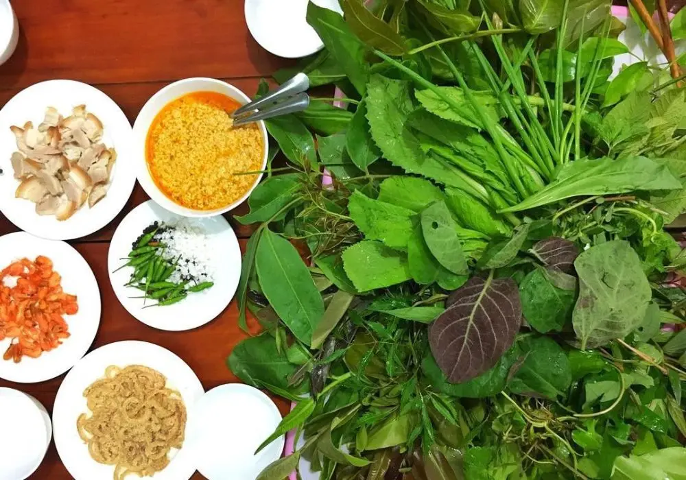 Kh&aacute;m ph&aacute; m&oacute;n Gỏi l&aacute; Kon Tum cực độc đ&aacute;o của người d&acirc;n địa phương 3