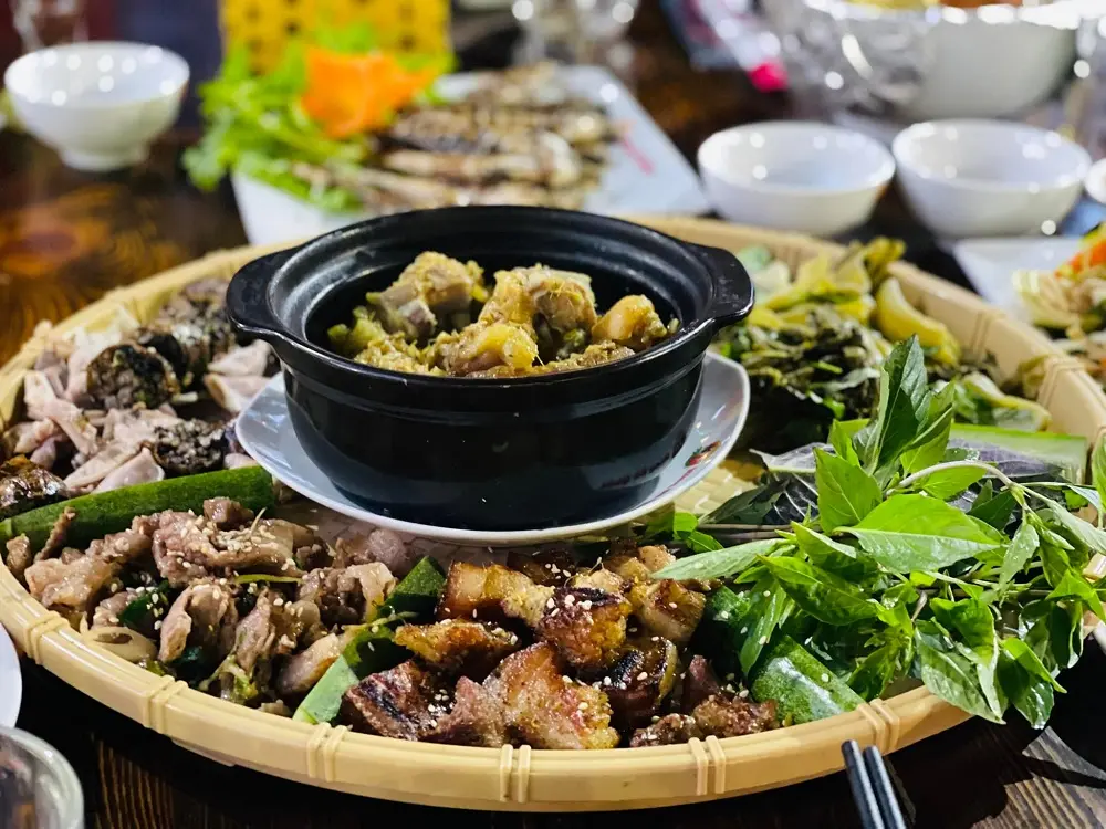 Măng Đỏ Qu&aacute;n, điểm đến hội tụ đặc sản của n&uacute;i rừng T&acirc;y Nguy&ecirc;n 6