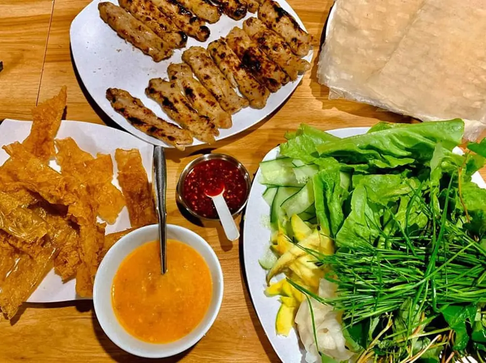 Qu&aacute;n Gỏi L&aacute; Yến Vy trứ danh tại Kon Tum 5