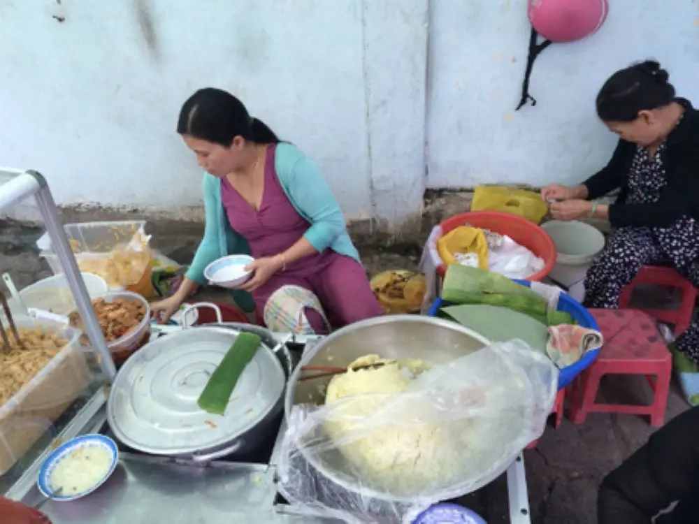 Quán xôi măng cá Lê Lợi, điểm ăn sáng lý tưởng tại Kon Tum 2