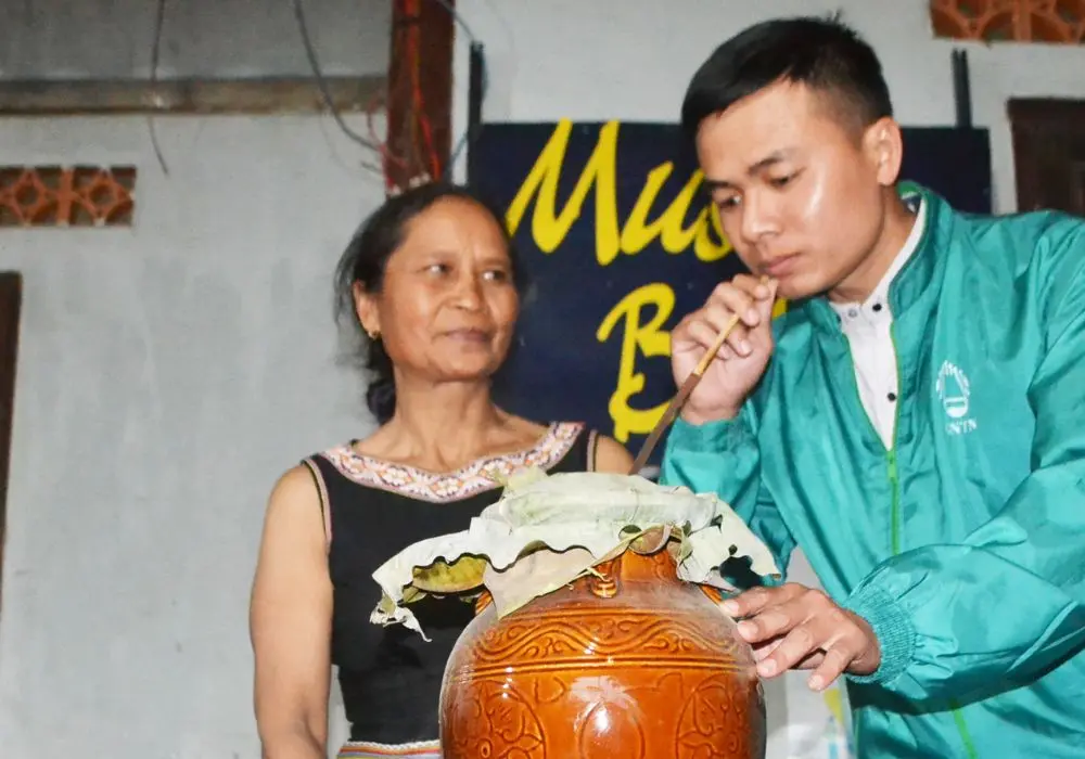Thử uống rượu gh&egrave; Kon Tum cực ngon của v&ugrave;ng đất cao nguy&ecirc;n 3