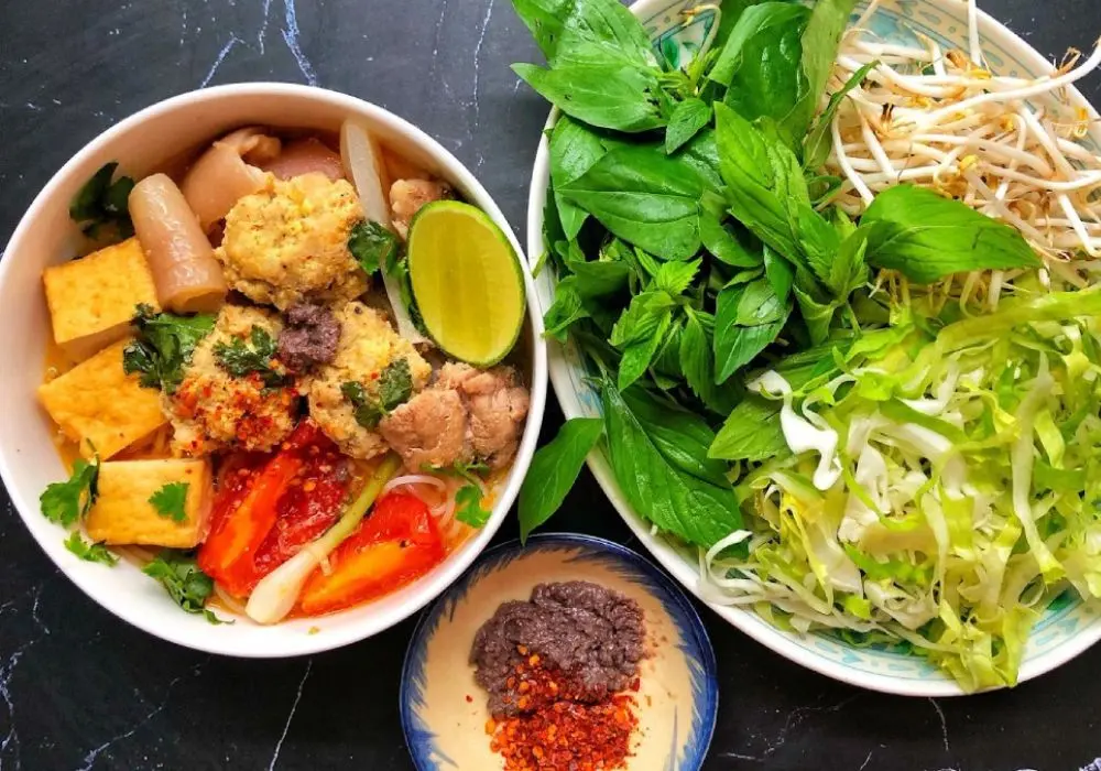 Thưởng thức m&oacute;n B&uacute;n đỏ T&acirc;y Nguy&ecirc;n thơm ngon nức tiếng gần xa 6