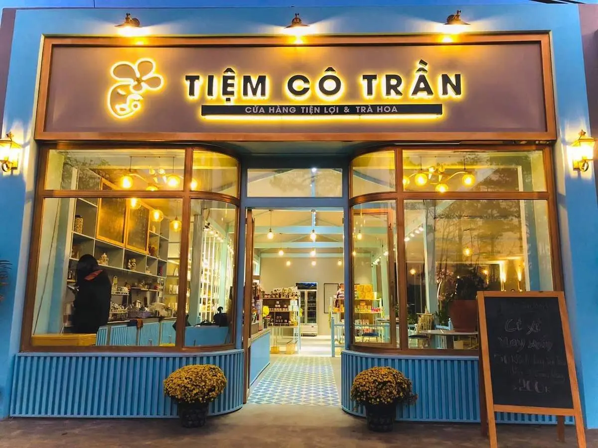 Tiệm Cô Trần Măng Đen và sự kết hợp hai trong một độc đáo 2