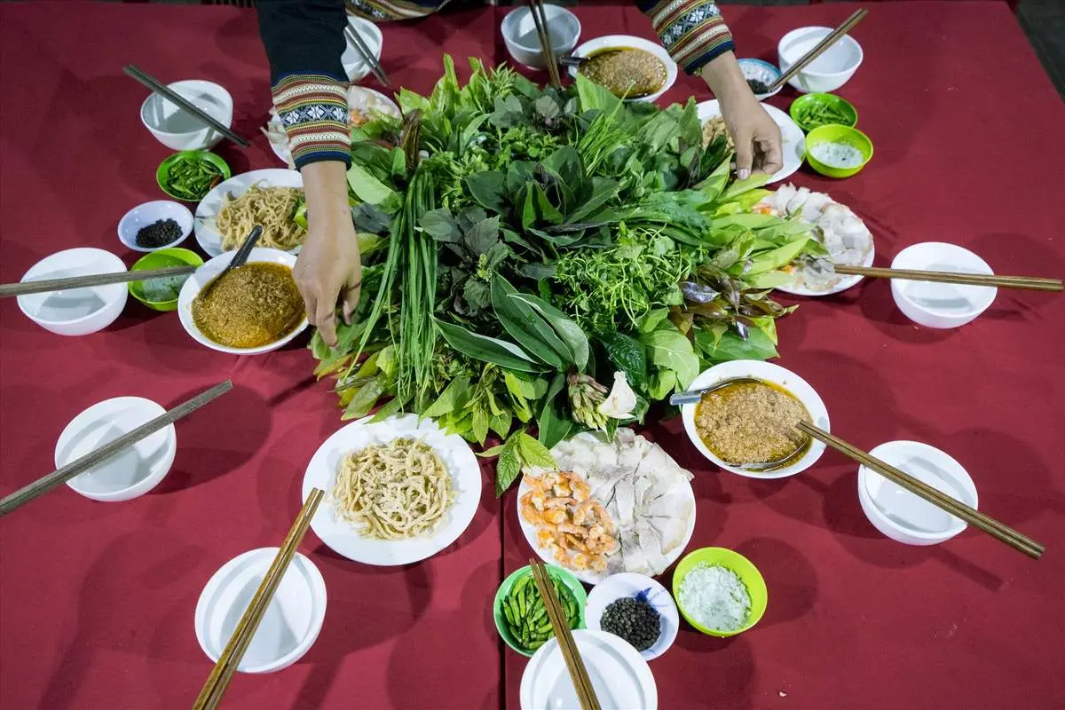 Quán Gỏi Lá Yến Vy trứ danh tại Kon Tum