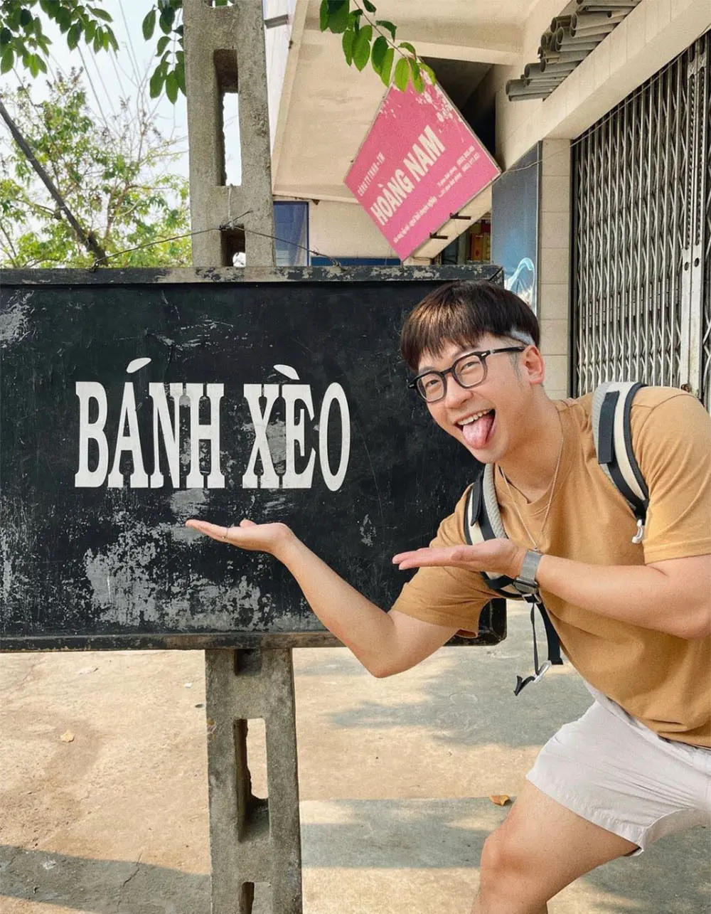 C&ugrave;ng Ninh Tito review Kon Tum với qu&aacute;n B&aacute;nh X&egrave;o Vỏ nức tiếng gần xa 2