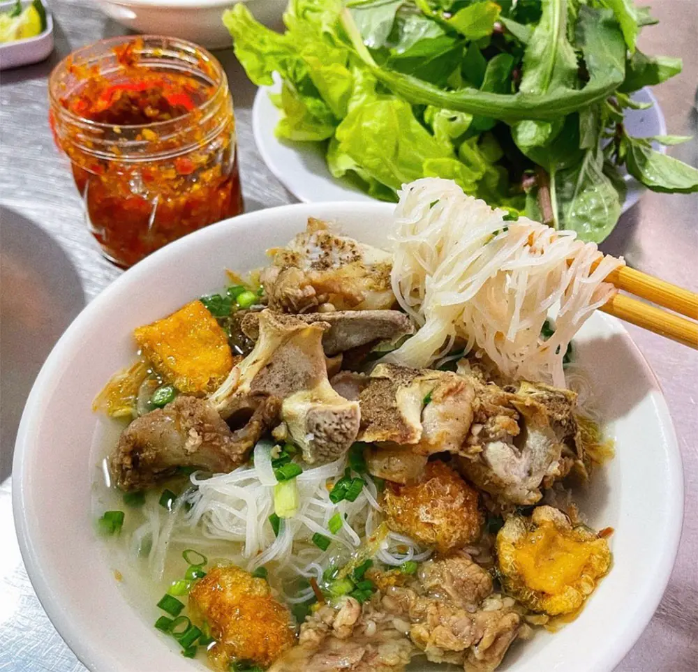 Review Kon Tum với qu&aacute;n Phở Xương 79 c&ugrave;ng anh ch&agrave;ng Ninh Tito 3