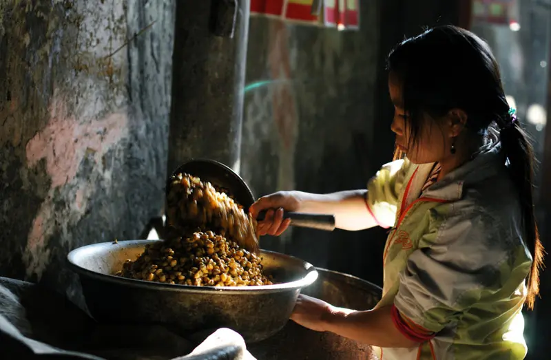 Rượu ng&ocirc; Bắc H&agrave; - Tinh hoa ẩm thực nơi cao nguy&ecirc;n trắng L&agrave;o Cai 8