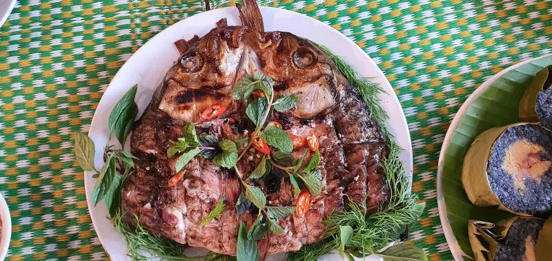 Thưởng thức Pa Pỉnh Tộp, đặc sản c&aacute; nướng mắc kh&eacute;n trứ danh 2
