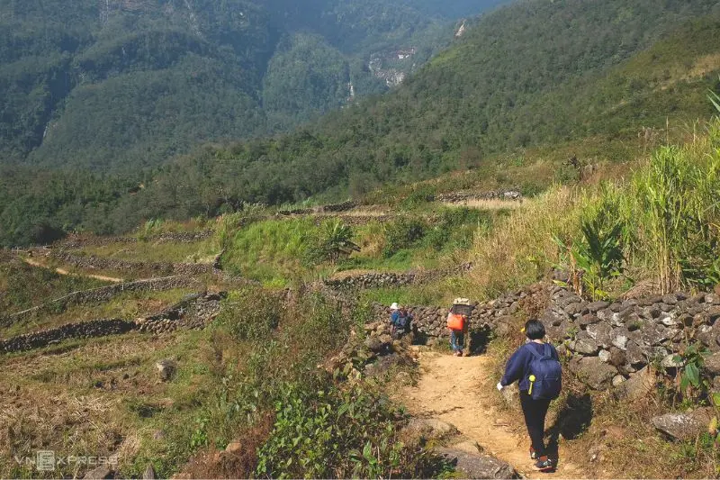 Trekking Nh&igrave;u Cồ San, một trong 10 ngọn n&uacute;i cao nhất Việt Nam 4