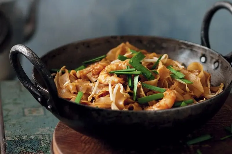 Kh&aacute;m ph&aacute; ẩm thực M&atilde; Lai qua m&oacute;n Char Kway Teow trứ danh 4