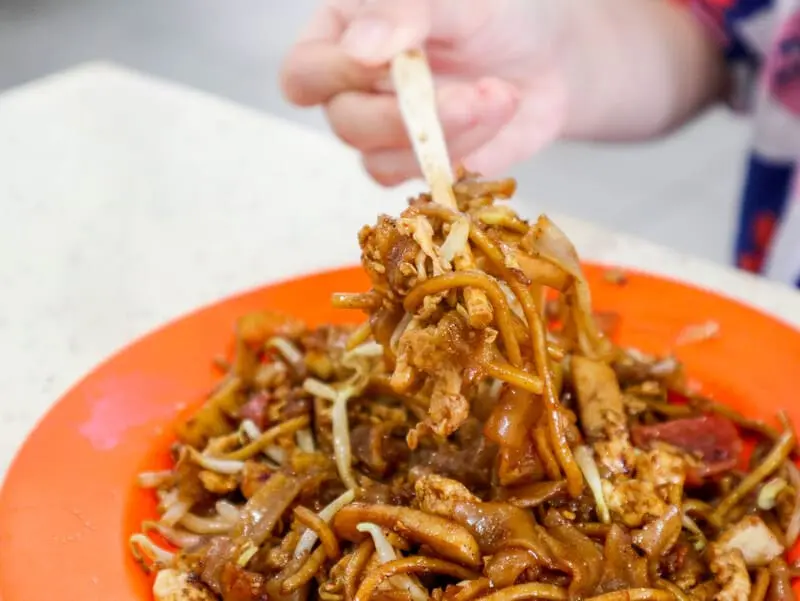 Kh&aacute;m ph&aacute; ẩm thực M&atilde; Lai qua m&oacute;n Char Kway Teow trứ danh 6
