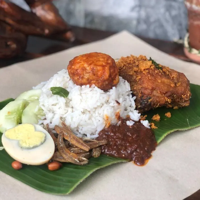 Kh&aacute;m ph&aacute; ẩm thực M&atilde; Lai qua m&oacute;n Nasi Lemak trứ danh 10