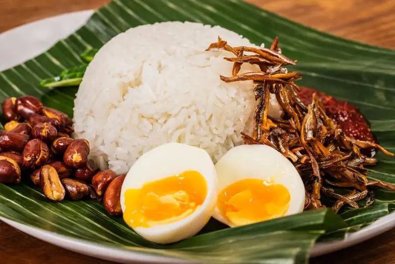 Kh&aacute;m ph&aacute; ẩm thực M&atilde; Lai qua m&oacute;n Nasi Lemak trứ danh 3